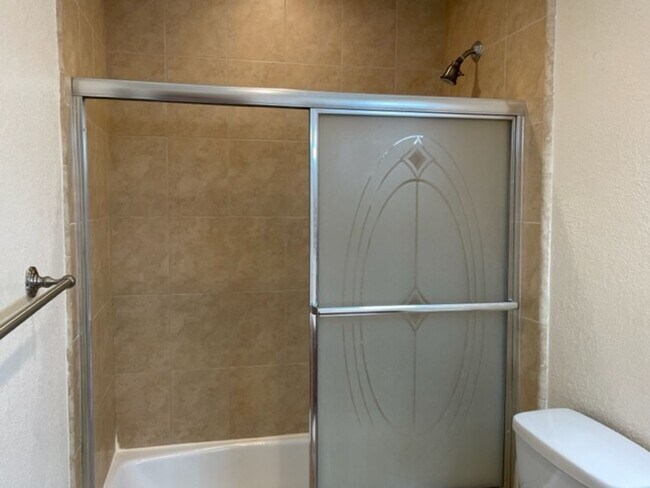 Building Photo - 1825 Stokes St