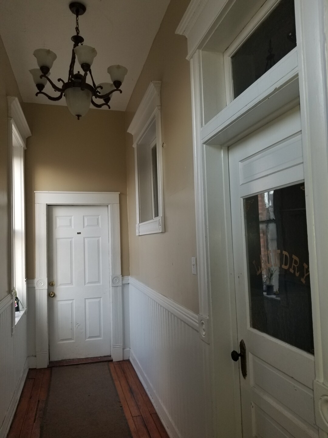 Building Photo - 208 N Main St