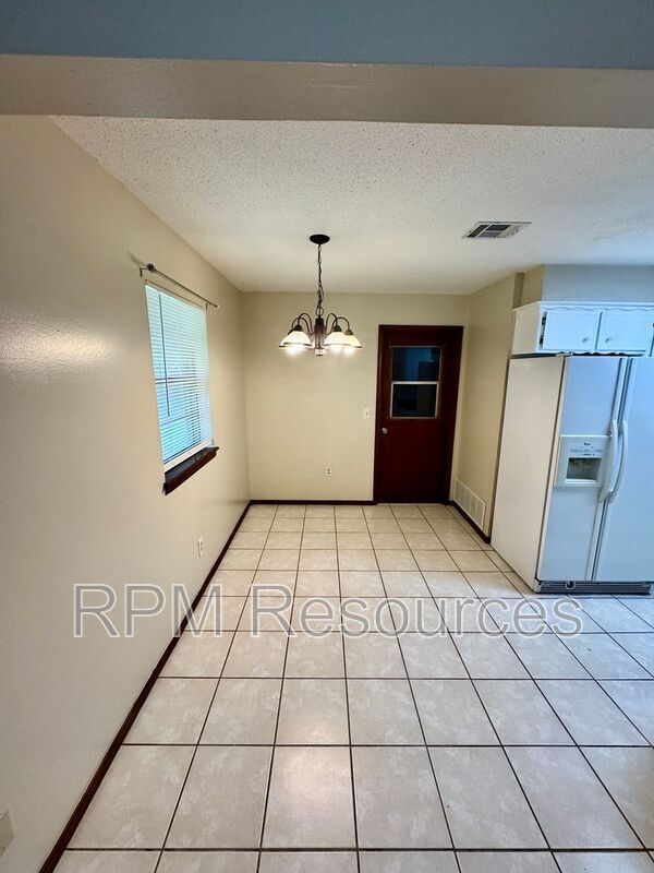 Building Photo - 7625 S Sherwood Ave