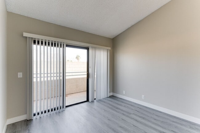 Building Photo - Charming Upstairs Condo with Dual Balconies & Spacious Layout!