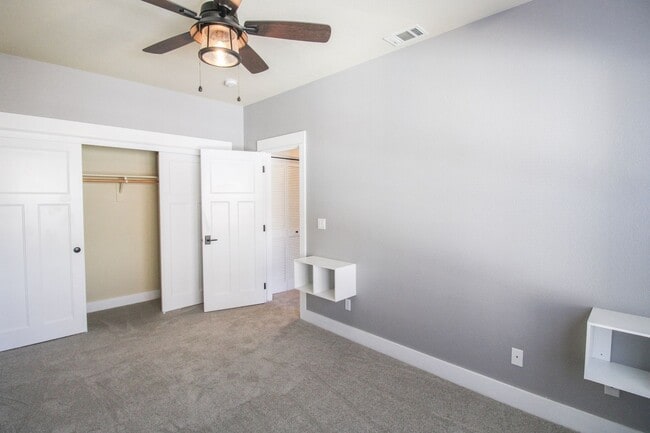 Building Photo - Walnut Grove 3 Bedroom Townhouse