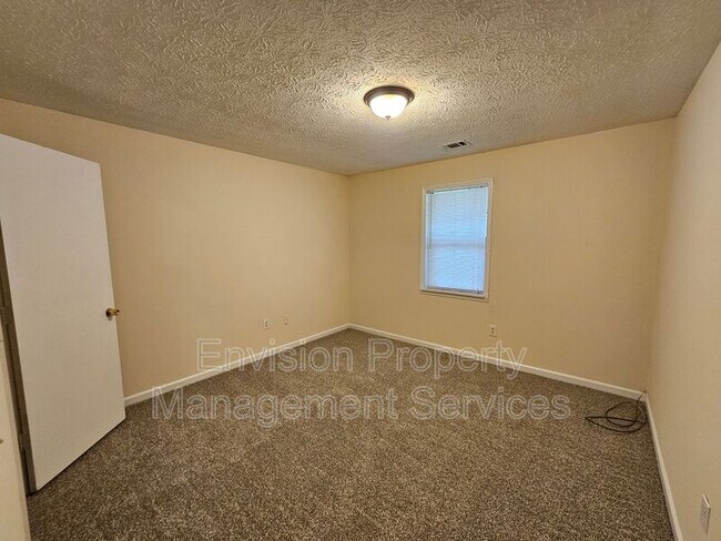 Building Photo - 115 Jay Ln