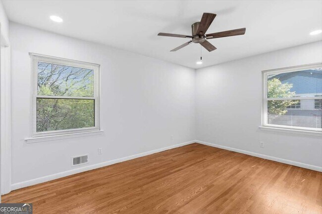 Building Photo - 2815 Carolyn Dr