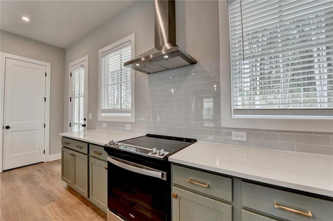 Building Photo - 106 Pinecone Pkwy