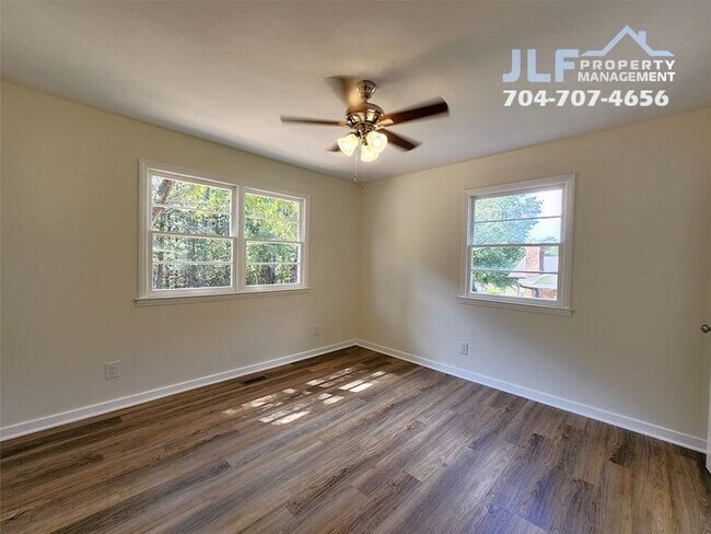 Building Photo - Fully Remodeled 3 Bed/1.5 Bath Ranch in Be...