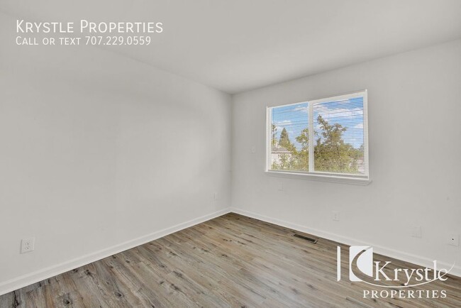 Building Photo - Coming soon! Outstanding spacious unit tuc...