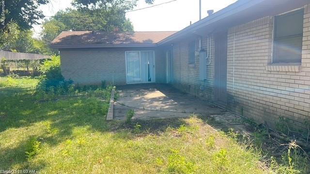 Building Photo - 212 Hallbrook Dr