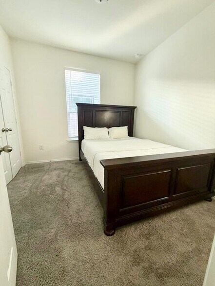 Building Photo - 7203 Summer Tanager Dr