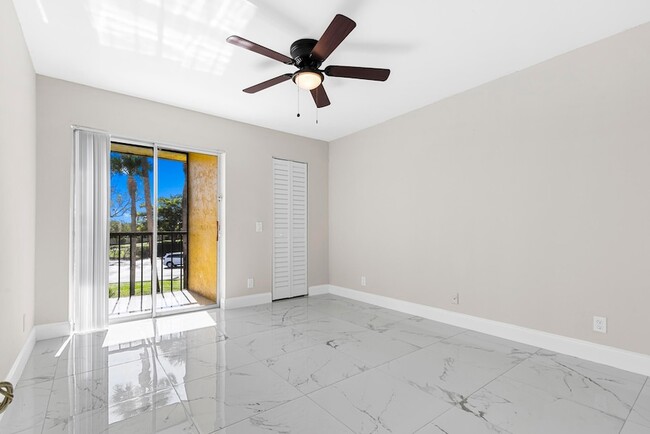 Building Photo - 712 Meadows Cir