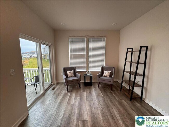 Building Photo - 7505 Clayton Ave