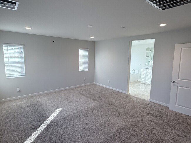 Building Photo - 31124 Hanover Ln