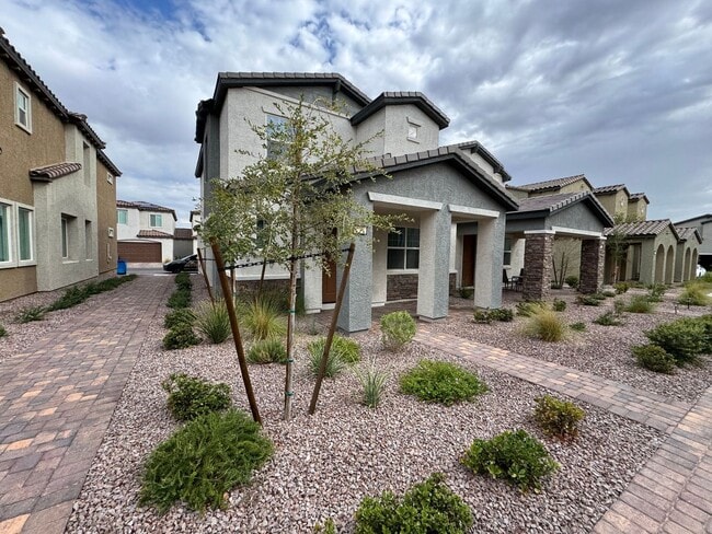 Building Photo - Stylish 3-Bedroom Home with Open Layout & ...