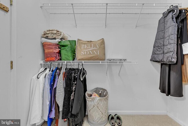 Building Photo - 21855 Locomotive Terrace