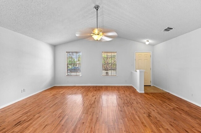 Building Photo - 607 Russet Valley Dr