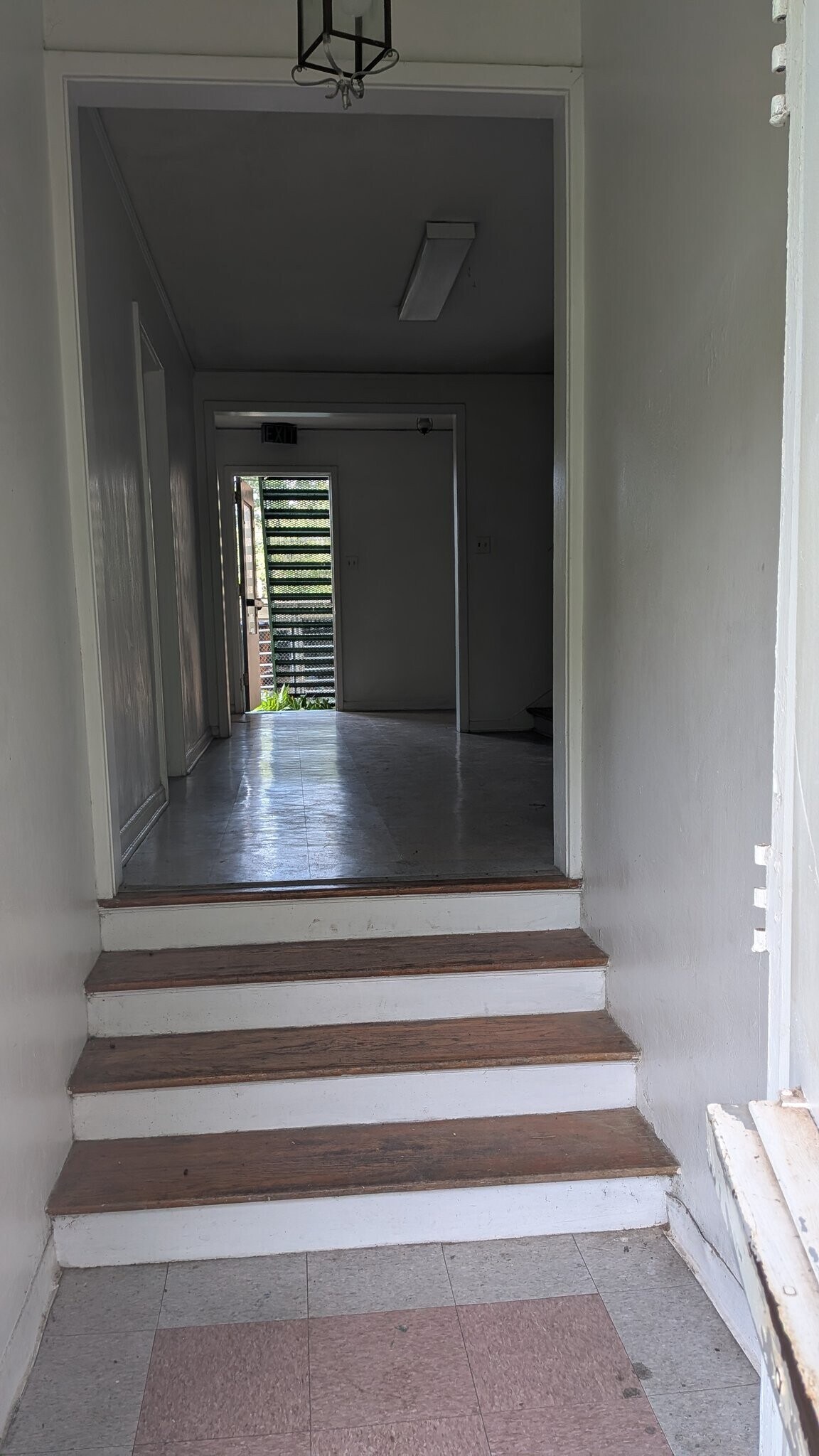 Building Photo - 2225 Wisteria St