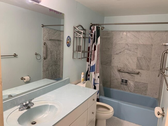 Building Photo - 2453 NE 51st St