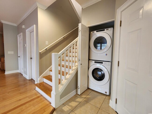 Building Photo - 613 Golden Bear Dr