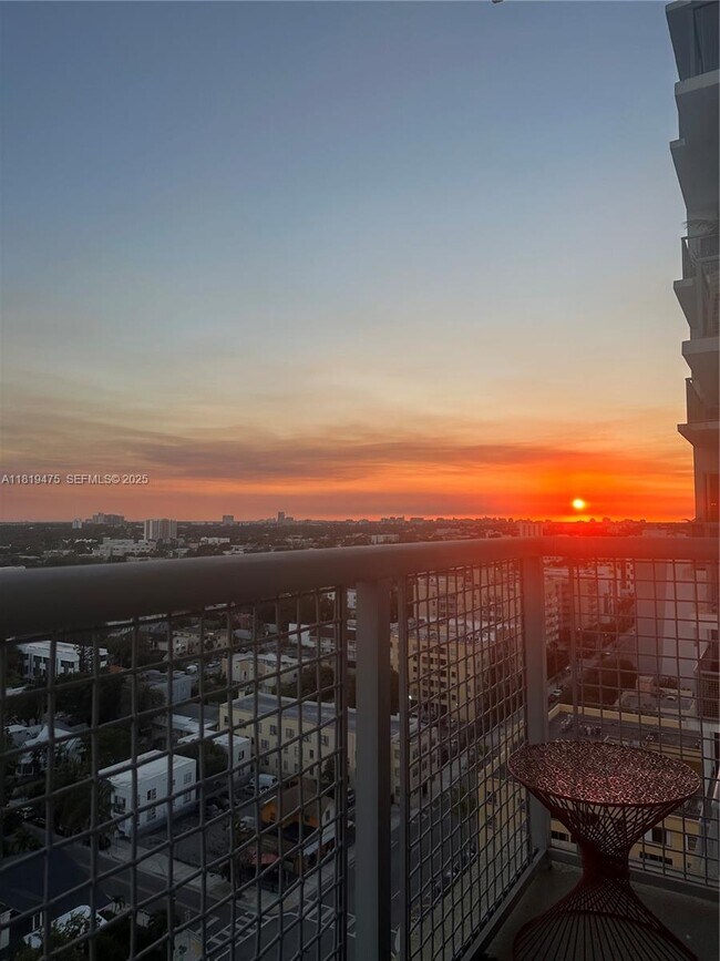 Building Photo - 10 SW South River Dr