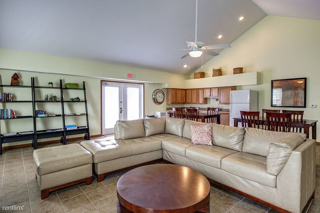 Building Photo - 4 br, 2.5 bath House - Oak Hollow