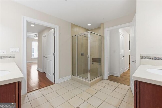 Building Photo - 285 Centennial Olympic Dr