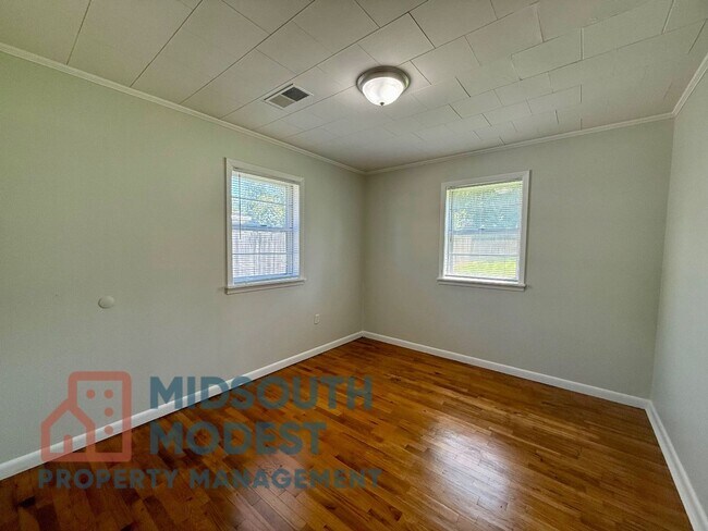 Building Photo - Welcome to this 3 Bedroom/1 Bathroom Home in Paragould AR - $1,200/month