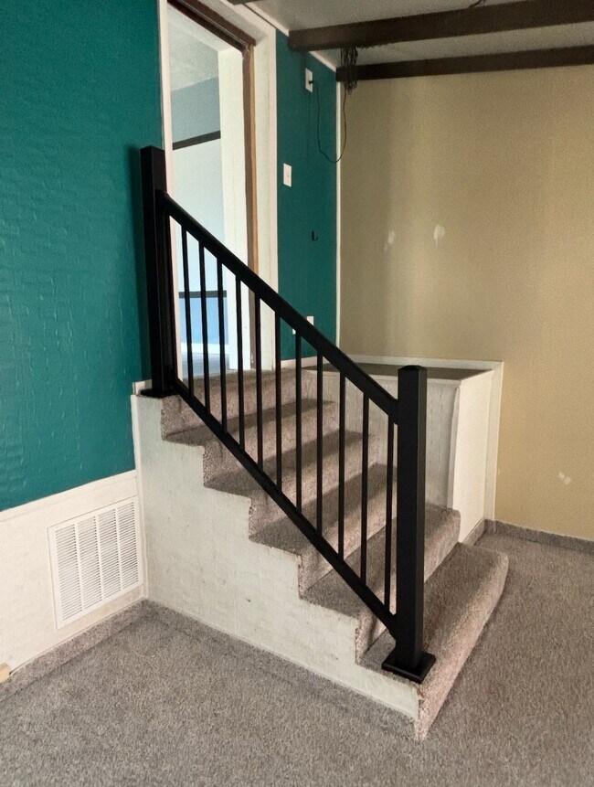 Building Photo - 420 E 500 S