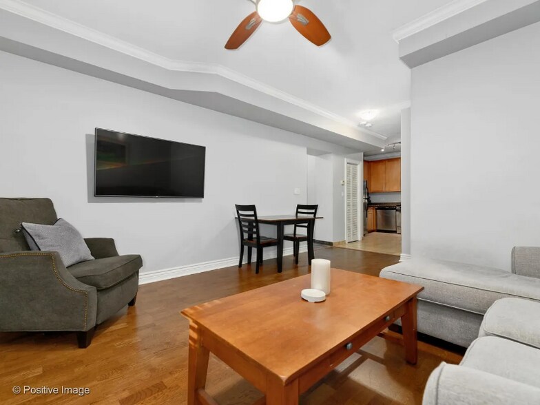 Building Photo - 556 W Deming Pl