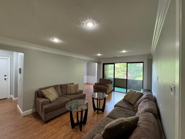 Building Photo - 38K Shrewsbury Green Dr