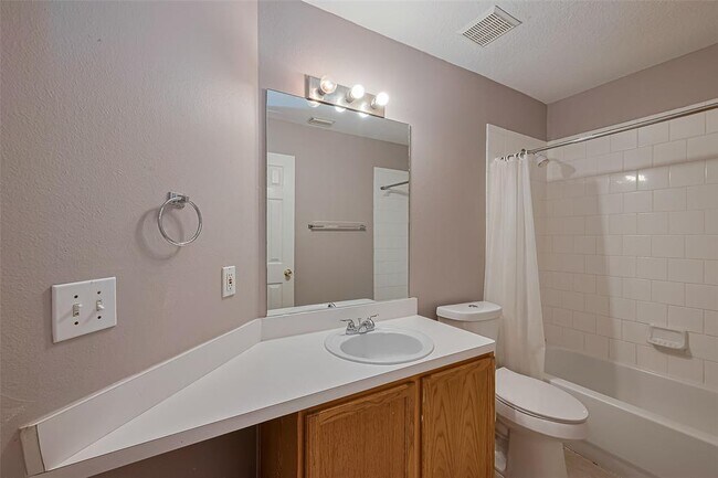 Building Photo - 4826 Cliffpoint Ct