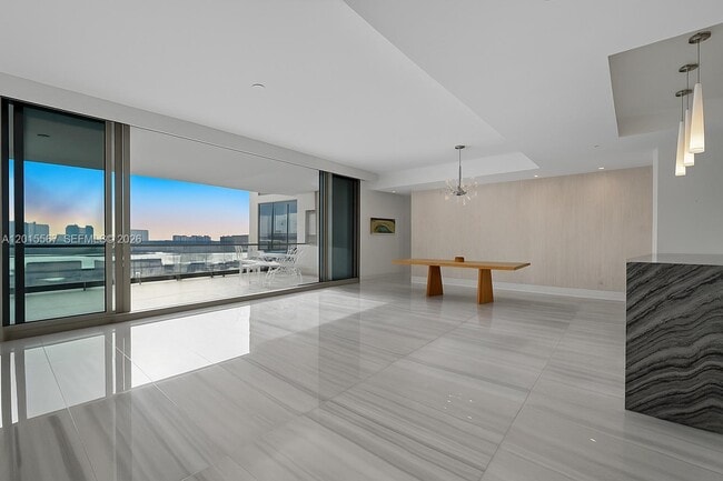 Building Photo - 17901 Collins Ave