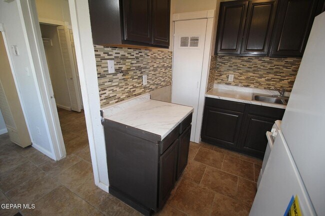 Building Photo - 8903 Old County Dr