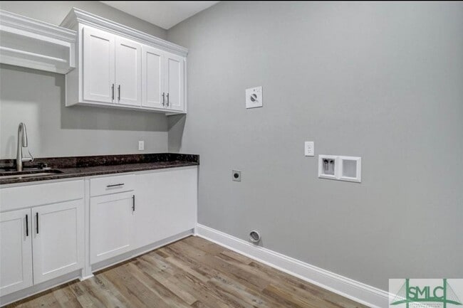 Building Photo - 421 Bear River Dr