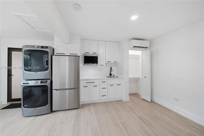 Building Photo - 3101 SW 106th Ave