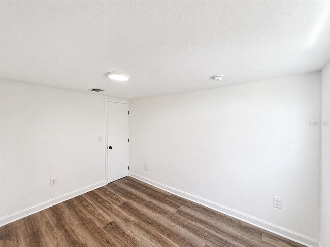 Building Photo - 2310 S Shine Ave