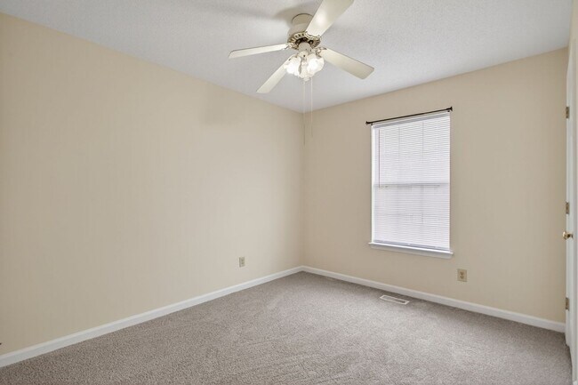 Building Photo - Hampton’s Westview Lakes