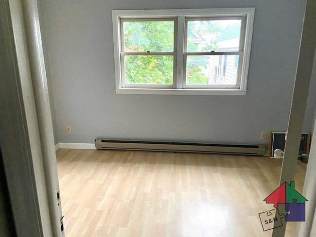 Building Photo - 36 Buell St