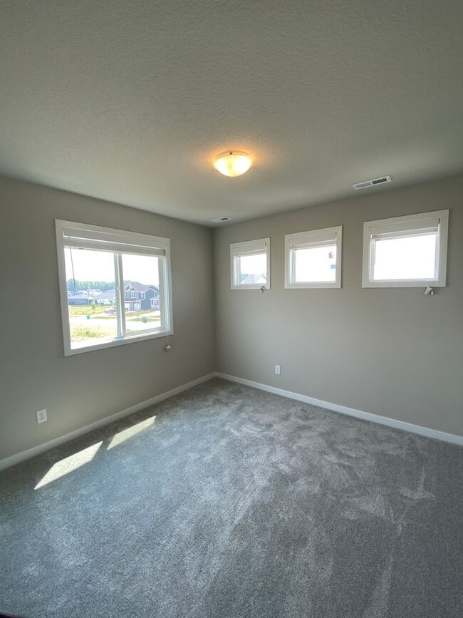Building Photo - Newer Build Home in Beautiful Norwalk! HUG...