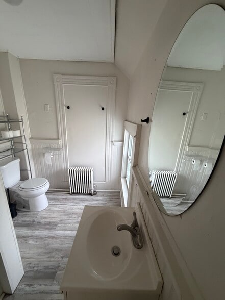 bath with stand up shower - 50 Silver St