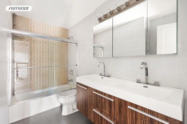 Building Photo - 497 6th Ave