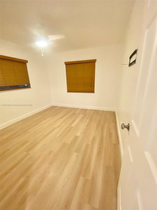 Building Photo - 6568 SW 41st Pl