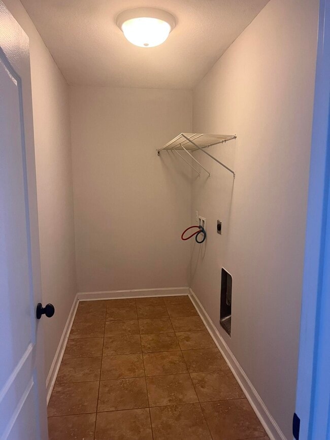 Building Photo - 411 Serene Ct