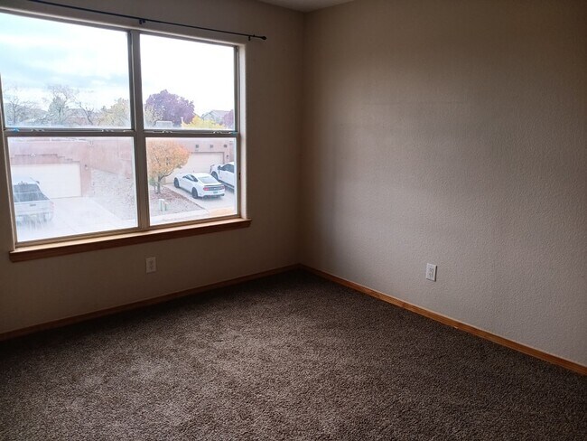 Building Photo - 3 Bedroom, 2.5 Bathroom Home! Schedule a Showing Soon!