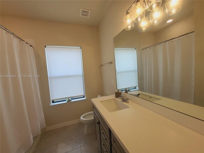 Building Photo - 2820 Troubadour St