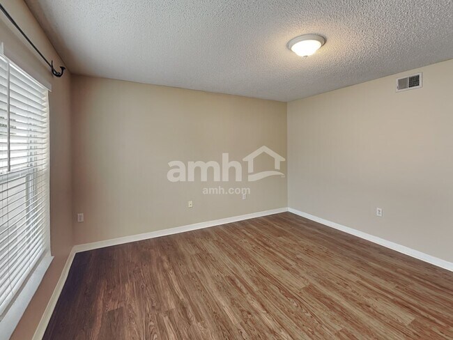 Building Photo - 3275 Hunters Chase Loop