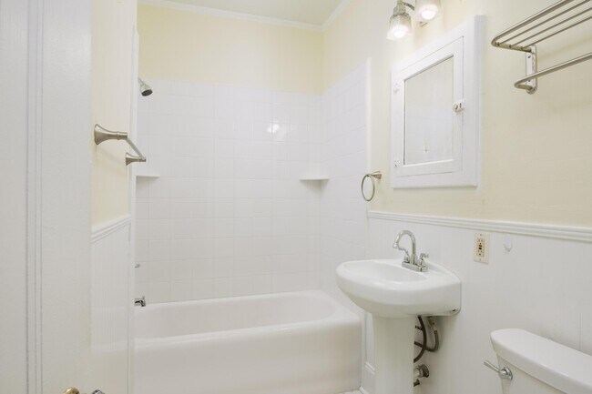 Building Photo - 3416 Glendon Dr