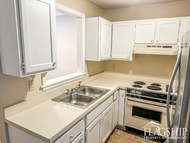 Building Photo - 3412-D N Walnut St