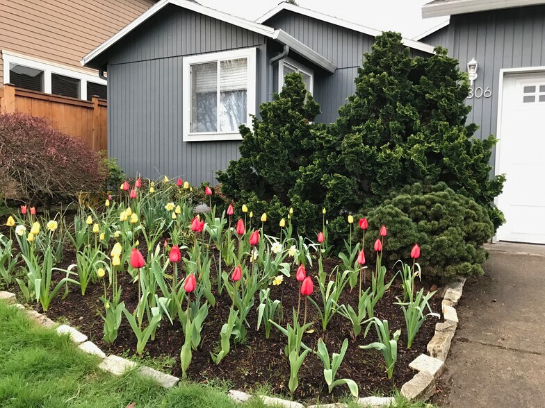 Building Photo - 3306 Northeast Holman Street