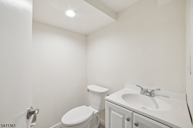 Building Photo - 64 Shunpike Rd