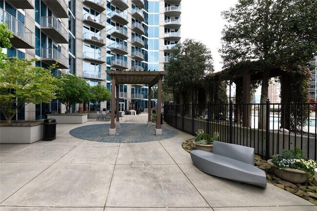 Building Photo - 400 W Peachtree St NW