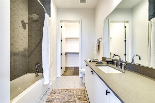 Building Photo - 800 Embassy Dr